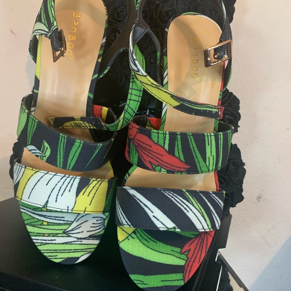 Black tropical multi color print heel sandal
